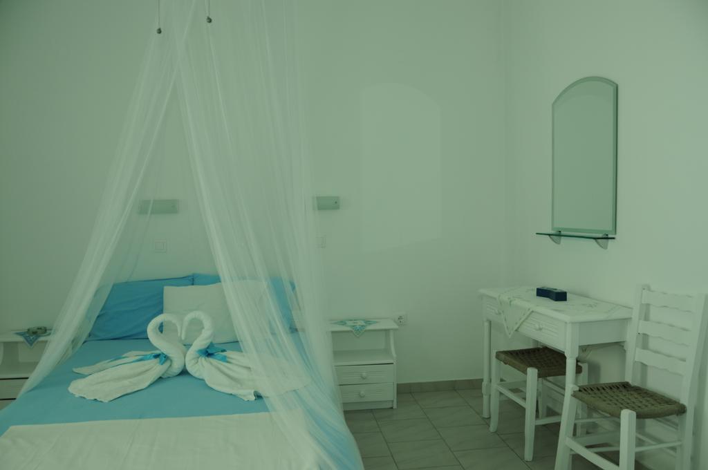 Paroscarmel Studio-Apartment Logaras Oda fotoğraf