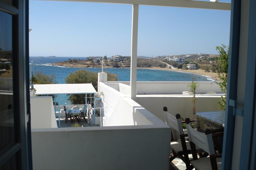 Paroscarmel Studio-Apartment Logaras Oda fotoğraf