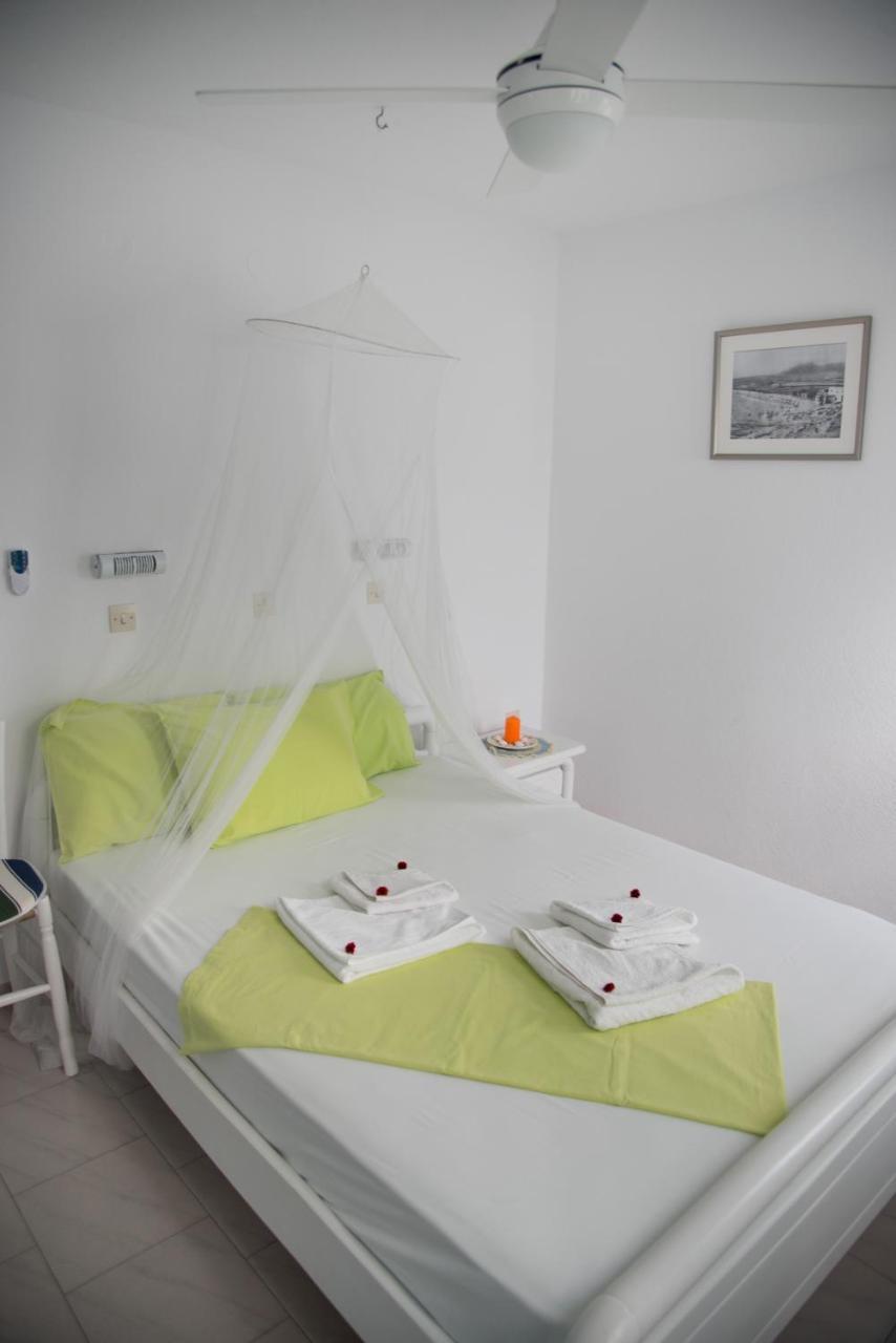 Paroscarmel Studio-Apartment Logaras Dış mekan fotoğraf